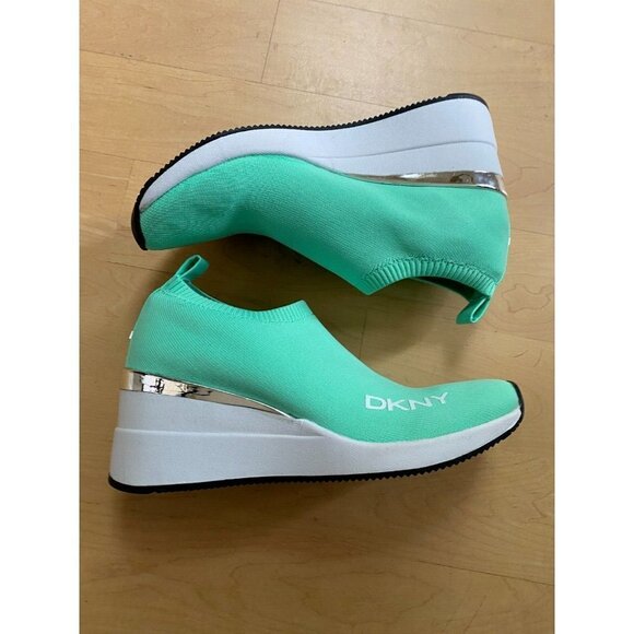 DKNY BNWT "Parks" green wedge pull on Sneaker Womens - Picture 3 of 8